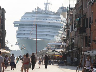 Venezia, arriva la tassa di sbarco per chi non pernotta