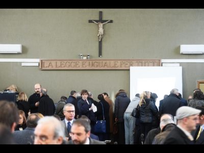 Bus nella scarpata e 40 morti: rabbia parenti contro l’assoluzione