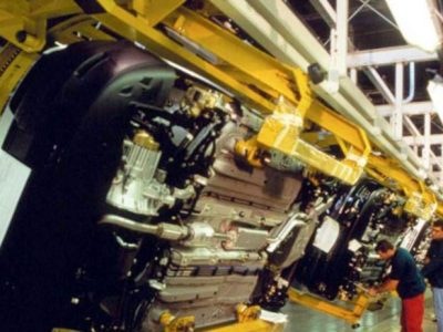 Cala la produzione industriale trascinata dal settore auto (-19,4%)