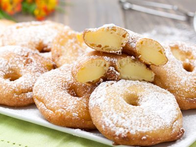 Dolci tipici del Carnevale:    le frittelle di mele