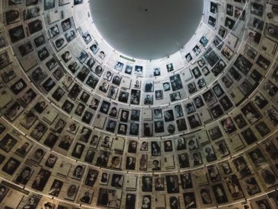 Israele si ferma in ricordo della Shoah. Cerimonia a Yad Vashem