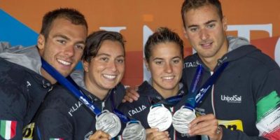 Mondiali nuoto, Italia d’argento nella st...