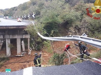 Crolla viadotto sulla A6, scampata un’altra strage: il video