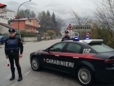 Anziano ruba cibo al supermercato: pagano i carabinieri