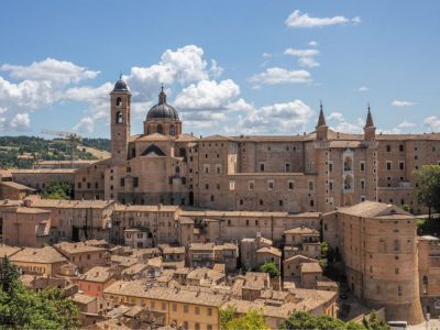 Alla spasso per Urbino, la città ideale del Rinascimento