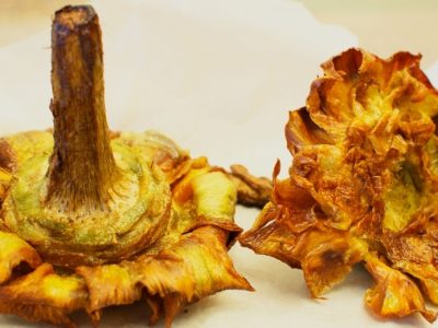 Carciofi alla giudia, da gustare come fossero “chips”