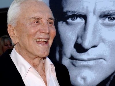 Addio al mito di Hollywood Kirk Douglas: aveva 103 anni