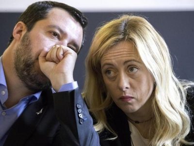 Giorgia Meloni arriva con un’ora di ritardo  e Salvini se ne va