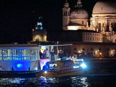 Scontro fra vaporetto e barchino nel bacino di San Marco, quattro i feriti