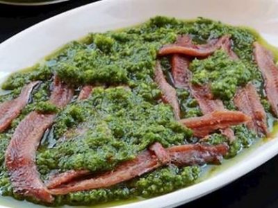 Un piatto iconico della cucina piemonte: le acciughe al verde