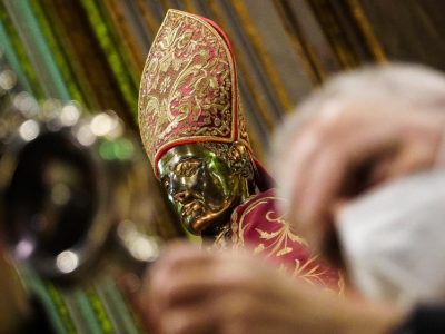 Napoli in festa: si è sciolto il sangue di San Gennaro