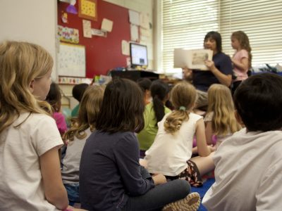 Il vaccino va a scuola e l’Italia è divisa