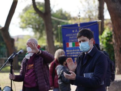 Dal 28 giugno stop alle mascherine all’aperto: Speranza firma l’ordinanza