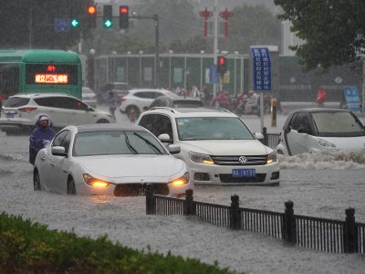 Gravi inondazioni in Cina: a Zhengzhou 12 morti annegati e 300mila evacuati