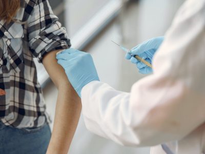 Como, dottoressa  fingeva di vaccinare per ottenere falsi green pass