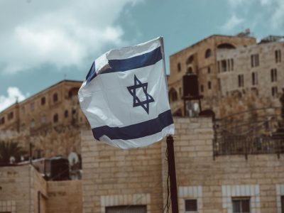 Covid in Israele: terzo vaccino e nuove misure restrittive