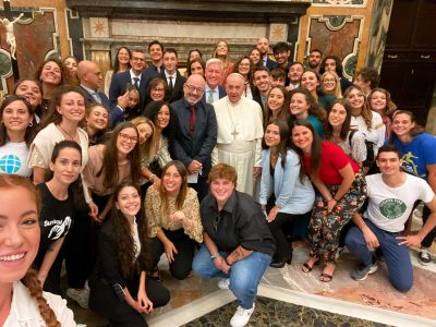 Papa Francesco con il Ministro Cingolani e i ragazzi di Earth Day italia