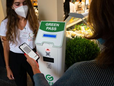 Covid, la Lega tenta il blitz anti green pass. Berlusconi: “Uscita graduale”