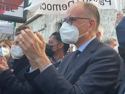 Guerra in Ucraina, Letta: “sanzioni mettano in ginocchio economia russa”