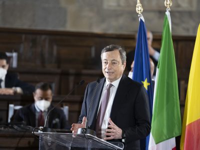 Mattarella con Draghi su spese militari, governo tira dritto