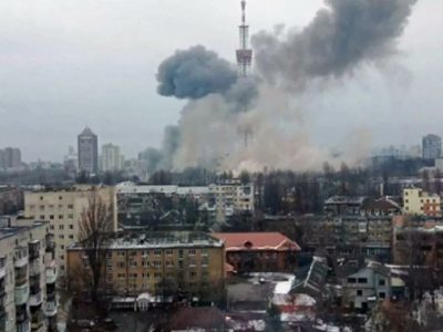 Guerra in Ucraina, colpita la torre della tv di Kiev