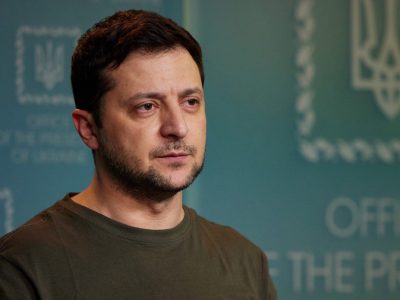 Ucraina, Zelensky: “Possibile compromesso su Donbass, Crimea e Nato”