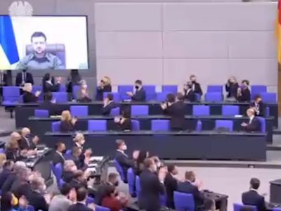 Guerra Ucraina, Zelensky al Bundestag: “C’è un nuovo muro in Europa”