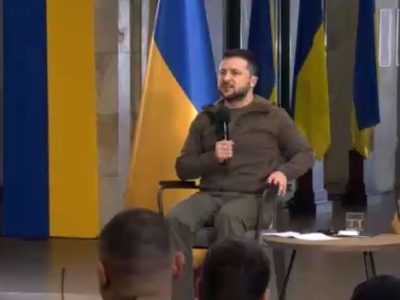 Zelensky parla nella metropolitana di Kiev: “Aspetto Draghi”