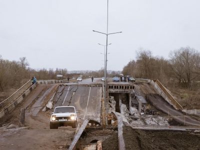 Zelensky: “Non cederemo il Donbass”. Mariupol non è ancora caduta