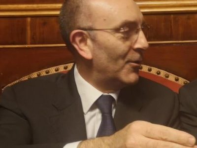 Caso Petrocelli, si dimettono tutti i componenti della Commissione esteri