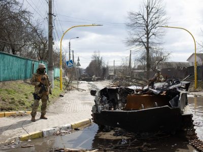 Zelensky apre a pace senza Crimea. In fiamme fregata russa nel mar Nero